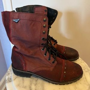 Women’s lace up boots